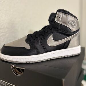 Air Jordan 1 Retro OG High Satin Shadow 2.5y